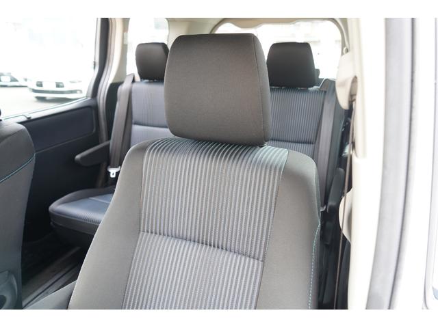 ヴォクシー ＺＳ　煌ＩＩ　純正１０インチＳＤナビＴＶ　１１インチ後席モニター　バックカメラ　クリアランスソナー　衝突軽減　ＬＥＤヘッドライト　両側パワースライドドア　アイドリングストップ　スマートキー　ビルトインＥＴＣ（11枚目）