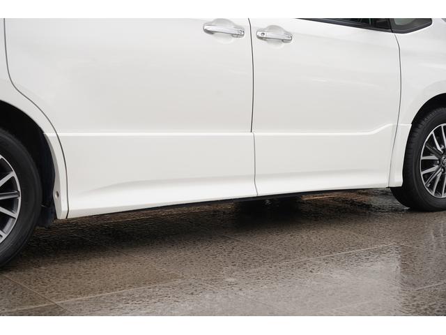 ヴォクシー ＺＳ　煌ＩＩ　純正１０インチＳＤナビＴＶ　１１インチ後席モニター　バックカメラ　クリアランスソナー　衝突軽減　ＬＥＤヘッドライト　両側パワースライドドア　アイドリングストップ　スマートキー　ビルトインＥＴＣ（18枚目）