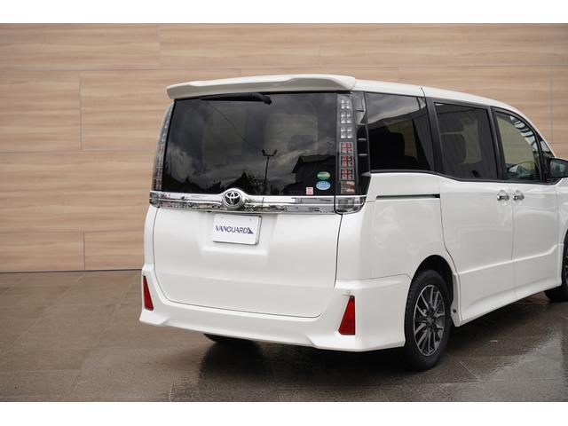 ヴォクシー ＺＳ　煌ＩＩ　純正１０インチＳＤナビＴＶ　１１インチ後席モニター　バックカメラ　クリアランスソナー　衝突軽減　ＬＥＤヘッドライト　両側パワースライドドア　アイドリングストップ　スマートキー　ビルトインＥＴＣ（19枚目）