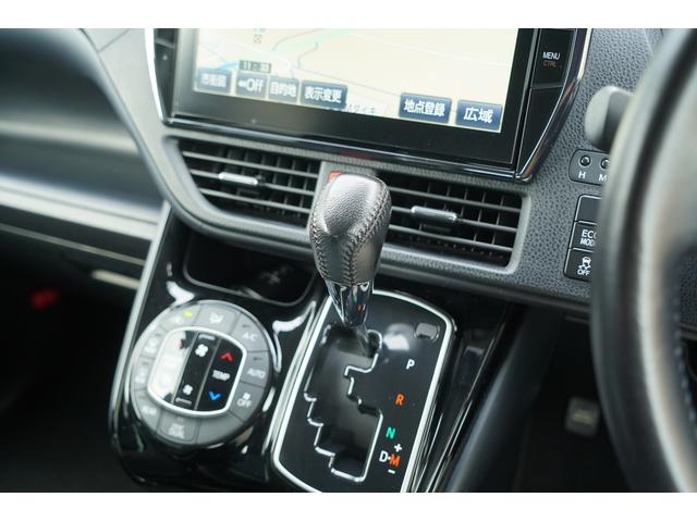 ヴォクシー ＺＳ　煌ＩＩ　純正１０インチＳＤナビＴＶ　１１インチ後席モニター　バックカメラ　クリアランスソナー　衝突軽減　ＬＥＤヘッドライト　両側パワースライドドア　アイドリングストップ　スマートキー　ビルトインＥＴＣ（24枚目）