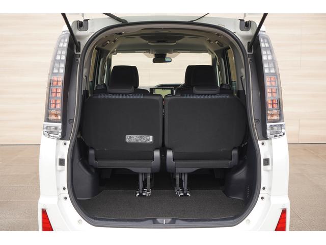 ヴォクシー ＺＳ　煌ＩＩ　純正１０インチＳＤナビＴＶ　１１インチ後席モニター　バックカメラ　クリアランスソナー　衝突軽減　ＬＥＤヘッドライト　両側パワースライドドア　アイドリングストップ　スマートキー　ビルトインＥＴＣ（39枚目）