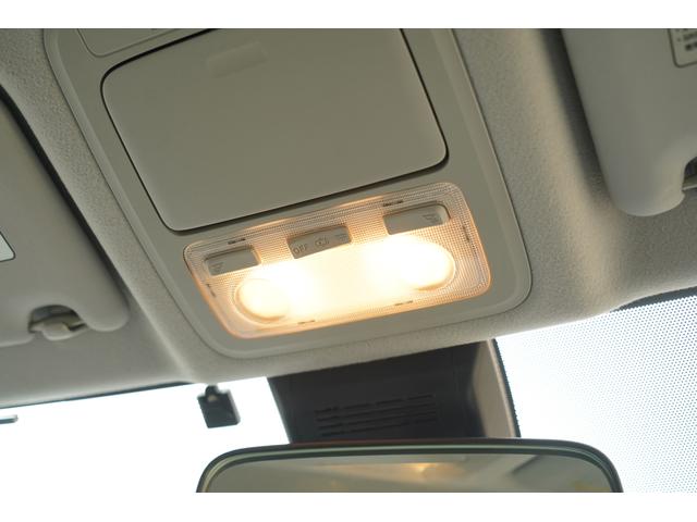 ヴォクシー ＺＳ　煌ＩＩ　純正１０インチＳＤナビＴＶ　１１インチ後席モニター　バックカメラ　クリアランスソナー　衝突軽減　ＬＥＤヘッドライト　両側パワースライドドア　アイドリングストップ　スマートキー　ビルトインＥＴＣ（41枚目）