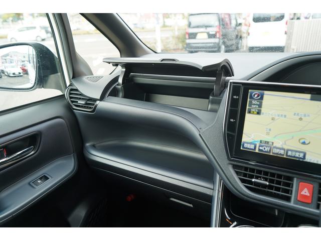 ヴォクシー ＺＳ　煌ＩＩ　純正１０インチＳＤナビＴＶ　１１インチ後席モニター　バックカメラ　クリアランスソナー　衝突軽減　ＬＥＤヘッドライト　両側パワースライドドア　アイドリングストップ　スマートキー　ビルトインＥＴＣ（43枚目）