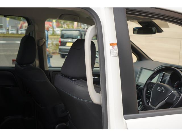 ヴォクシー ＺＳ　煌ＩＩ　純正１０インチＳＤナビＴＶ　１１インチ後席モニター　バックカメラ　クリアランスソナー　衝突軽減　ＬＥＤヘッドライト　両側パワースライドドア　アイドリングストップ　スマートキー　ビルトインＥＴＣ（47枚目）