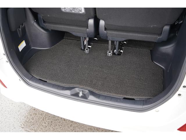 ヴォクシー ＺＳ　煌ＩＩ　純正１０インチＳＤナビＴＶ　１１インチ後席モニター　バックカメラ　クリアランスソナー　衝突軽減　ＬＥＤヘッドライト　両側パワースライドドア　アイドリングストップ　スマートキー　ビルトインＥＴＣ（50枚目）