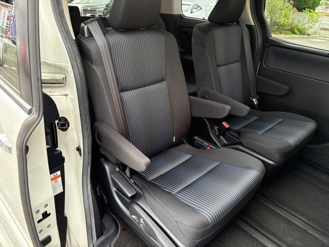 ヴォクシー ＺＳ　煌ＩＩ　純正１０インチＳＤナビＴＶ　１１インチ後席モニター　バックカメラ　クリアランスソナー　衝突軽減　ＬＥＤヘッドライト　両側パワースライドドア　アイドリングストップ　スマートキー　ビルトインＥＴＣ（62枚目）