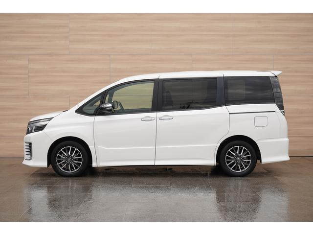 ヴォクシー ＺＳ　煌ＩＩ　純正１０インチＳＤナビＴＶ　１１インチ後席モニター　バックカメラ　クリアランスソナー　衝突軽減　ＬＥＤヘッドライト　両側パワースライドドア　アイドリングストップ　スマートキー　ビルトインＥＴＣ（68枚目）