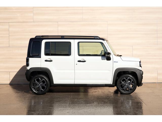 ハスラー タフワイルドターボ　届出済未使用車　ターボ　２トーンカラー　９インチメモリーナビＴＶ　ＤＶＤプレーヤー　全方位モニター　衝突軽減　誤発進抑制　パーキングセンサー　ＬＥＤヘッドライト　シートヒーター　ブラックルーフレール（18枚目）