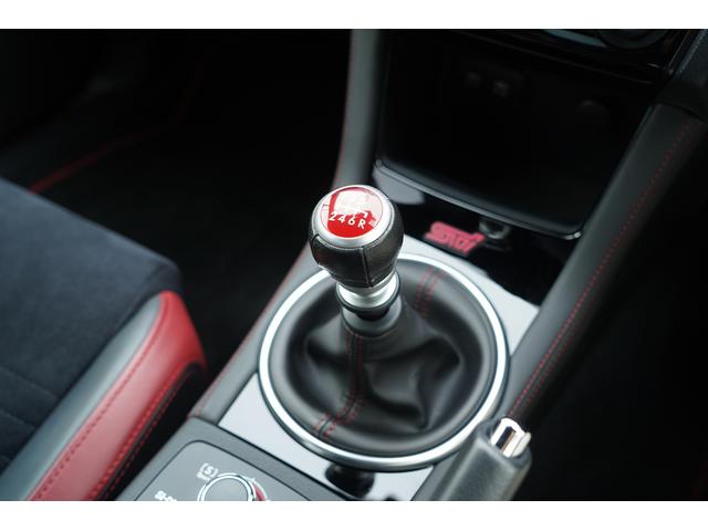 �l�s�V�t�g���o�[�������^�]�ȂƏ���Ȃ̊Ԃɔz�u����Ă���A���R�Ȏ�̈ʒu�ő���ł���悤�ɐ݌v����Ă���A�^�]���ł����K���X���[�Y�ȑ�������邱�Ƃ��ł��܂���