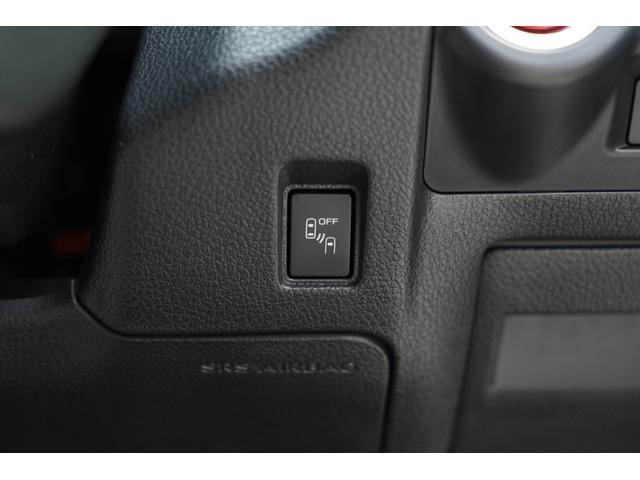 ���A�r�[�N���f�B�e�N�V�����X�C�b�`�������ԗ��̌㑤���ɂ��鎀�p�𑖂�Ԃ����m���A�h�A�~���[�̃}�[�N��x�񉹂Ŋ댯��m�点�Ă���܂���