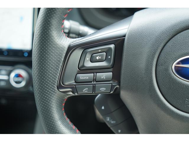 �X�e�A�����O�X�C�b�`���������s���Ɏ�𗣂����Ɋe�푀�삪�ł���悤�ɐ݌v���ꂽ�A���@�\�ȃR���g���[���@�\�ł���