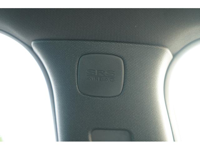 �r�q�r�J�[�e���G�A�o�b�N���������ʏՓˎ���ԗ��̉��]���ɏ���̓�����ی삷�邽�߂̃T�C�g�E�B���h�E�㕔����W�J����G�A�o�b�O�ł���