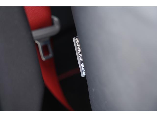 �T�C�h�G�A�o�b�N���������ʏՓˎ��ɏ����ی삷�邽�߂̏d�v�Ȉ��S�����ł����O�Ȃ̃V�[�g���ʂɓ�������Ă��܂���