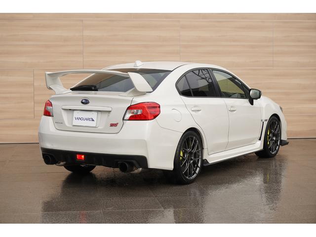 �`�h�r���莑�i���擾�������ЃX�^�b�t�ƁA��O�ҋ@�ւ̓��{�����ԍ��苦��̃v���̊Ӓ�m�ɂ���ĎԂ̏�Ԃ��_�u���`�F�b�N���Ă���܂���