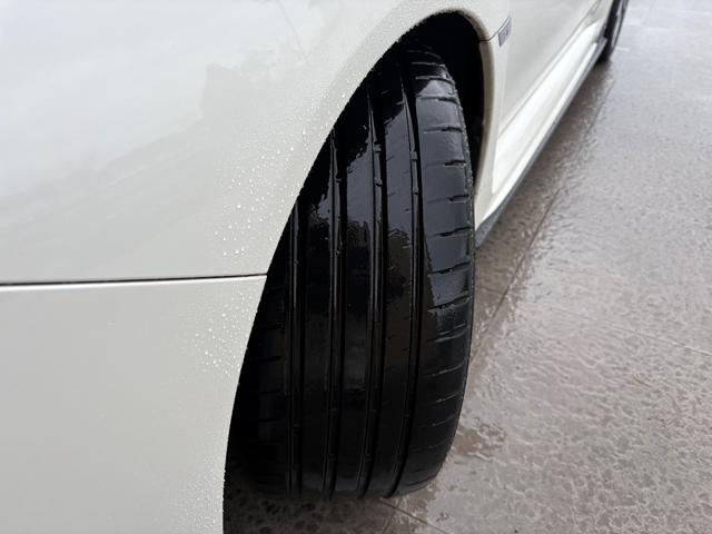 �`�h�r���莑�i���擾�������ЃX�^�b�t�ƁA��O�ҋ@�ւ̓��{�����ԍ��苦��̃v���̊Ӓ�m�ɂ���ĎԂ̏�Ԃ��_�u���`�F�b�N���Ă���܂���