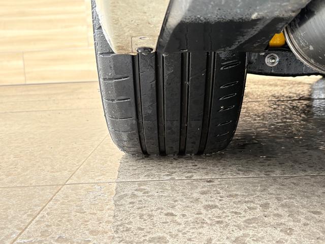 ���Ђ͒����^�A�ǉ��R�^�A�x�ǎw��H����������Ă���܂��B���_��Ԃ͎��ЍH��܂��̓f�B�[���[�ɂē_�������v���܂��B�Ԍ��c�̗L���ɂ���ĂP�N�܂��͂Q�N�_�������L�^��E�_���X�e�b�J�[�����Ĕ[�Ԓv���܂���