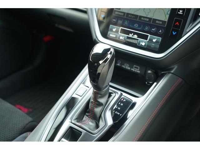 �^�]�ȂƏ���Ȃ̊Ԃɔz�u����Ă���A���R�Ȏ�̈ʒu�ő���ł���悤�ɐ݌v����Ă���A�^�]���ł����K���X���[�Y�ȑ�������邱�Ƃ��ł��܂���