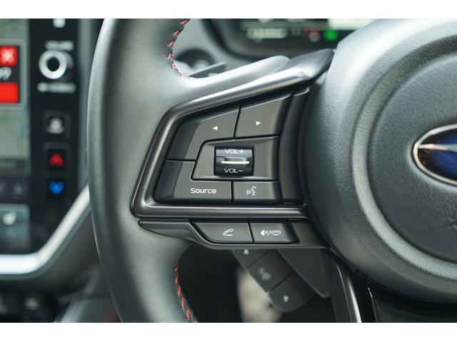 �X�e�A�����O�X�C�b�`���������s���Ɏ�𗣂����Ɋe�푀�삪�ł���悤�ɐ݌v���ꂽ�A���@�\�ȃR���g���[���@�\�ł���