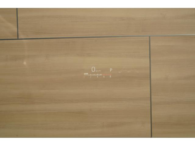 ���[�J�[�I�v�V�����̃h���C�r���O�T�|�[�g�p�b�P�[�W�̃w�b�h�A�b�v�f�B�X�v���C�������t�����g�K���X�ɏ��𓊉e�����i�����ł����ԑ��������f���o���Ă���܂���