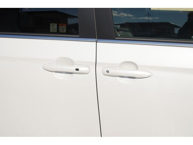 �A�E�^�[�h�A�n���h�����y�����邾���ŃA�����b�N�A�Z���T�[�ɐG��邾���Ń��b�N���ł���X�}�[�g�G���g���[�V�X�e���������p���[�X���C�h�h�A�̃A�E�^�[�h�A�n���h���ɂ̓����^�b�`�X�C�b�`�t���ŊJ���y�X��