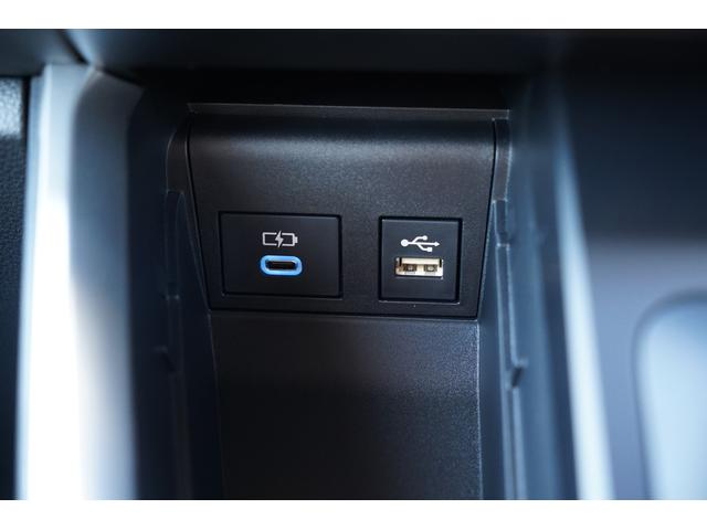 �t�r�a�E�^�C�v�b�ڑ��\�P�b�g�������t�r�a�̓X�}�z�ڑ��p�ŁA�X�}�z�ƃi�r��A�g���邱�Ƃł`���������b�����o���������g�����Ƃ��ł��܂����^�C�v�b�͏[�d�p�ŃX�}�z�ȂǏ[�d���邱�Ƃ��ł��܂���