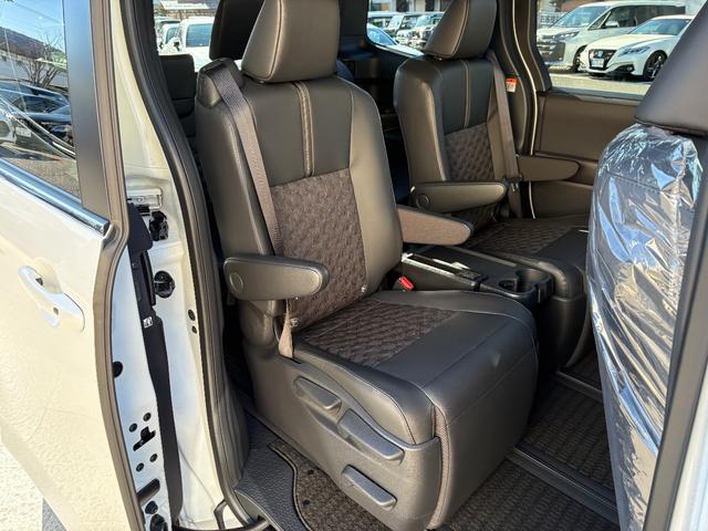 �`�h�r���莑�i���擾�������ЃX�^�b�t�ƁA��O�ҋ@�ւ̓��{�����ԍ��苦��̃v���̊Ӓ�m�ɂ���ĎԂ̏�Ԃ��_�u���`�F�b�N���Ă���܂���