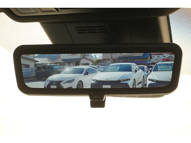 ���[�J�[�I�v�V�����̃h���C�r���O�T�|�[�g�p�b�P�[�W�̃f�W�^���C���i�[�~���[�������ԗ�����̃J�������烊�A���^�C���ŉf�����f���o���Ă���܂����ו��ȂǂŎ��E���Ղ��邱�ƂȂ��A�N���A�Ȍ�����E���m�ہ�