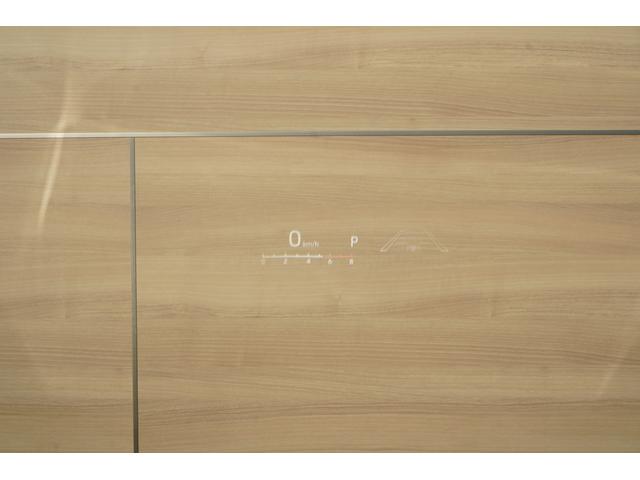 ���[�J�[�I�v�V�����̃h���C�r���O�T�|�[�g�p�b�P�[�W�̃w�b�h�A�b�v�f�B�X�v���C�������t�����g�K���X�ɏ��𓊉e�����i�����ł����ԑ��������f���o���Ă���܂���