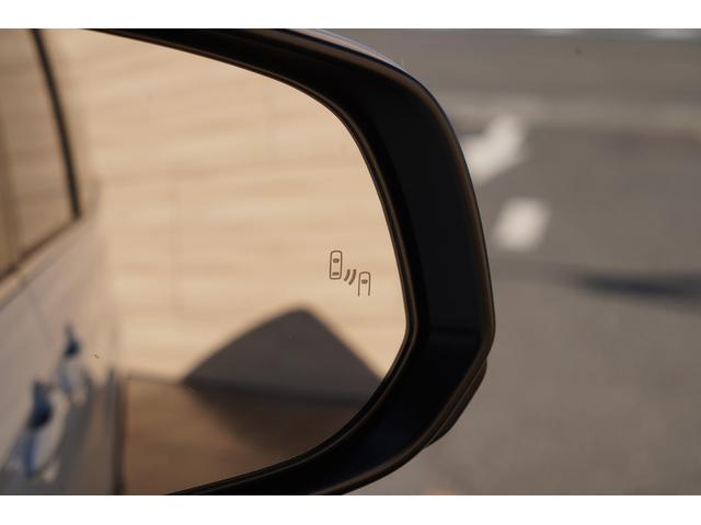 ���[�J�[�I�v�V�����̃u���C���h�X�|�b�g���j�^�[�Z�b�g�̃u���C���h�X�|�b�g���j�^�[�������ԗ��̌㑤���ɂ��鎀�p�𑖂�Ԃ����m���A�h�A�~���[�̃}�[�N��x�񉹂Ŋ댯��m�点�Ă���܂���