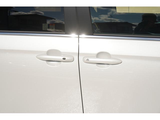 �A�E�^�[�h�A�n���h�����y�����邾���ŃA�����b�N�A�Z���T�[�ɐG��邾���Ń��b�N���ł���X�}�[�g�G���g���[�V�X�e���������p���[�X���C�h�h�A�̃A�E�^�[�h�A�n���h���ɂ̓����^�b�`�X�C�b�`�t���ŊJ���y�X��