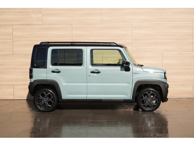 ハスラー タフワイルドターボ　届出済未使用車　ターボ　２トーンカラー　９インチメモリーナビＴＶ　ＤＶＤプレーヤー　全方位モニター　衝突軽減　誤発進抑制　パーキングセンサー　ＬＥＤヘッドライト　シートヒーター　ブラックルーフレール（18枚目）