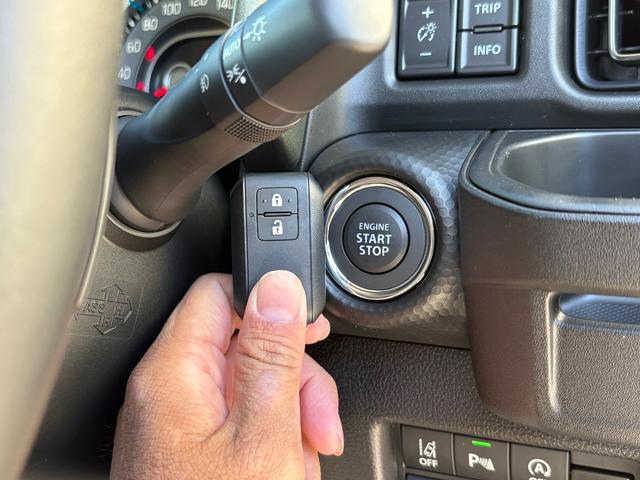 ハスラー タフワイルドターボ　届出済未使用車　ターボ　２トーンカラー　９インチメモリーナビＴＶ　ＤＶＤプレーヤー　全方位モニター　衝突軽減　誤発進抑制　パーキングセンサー　ＬＥＤヘッドライト　シートヒーター　ブラックルーフレール（23枚目）