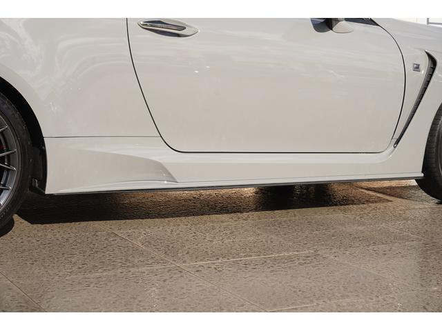 �J�[�{�����T�C�h�X�|�C���[�������y�ʂ�����������̂������̃J�[�{�����ԗ��̏d�ʂ̑�����}���Ȃ����͐��\�����シ�邱�Ƃ��ł���A���\�ƃf�U�C�����𗼗������G�A���ł���