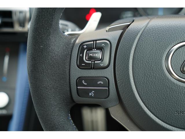 �X�e�A�����O�X�C�b�`���������s���Ɏ�𗣂����Ɋe�푀�삪�ł���悤�ɐ݌v���ꂽ�A���@�\�ȃR���g���[���@�\�ł���