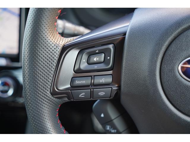 �X�e�A�����O�X�C�b�`���������s���Ɏ�𗣂����Ɋe�푀�삪�ł���悤�ɐ݌v���ꂽ�A���@�\�ȃR���g���[���@�\�ł���