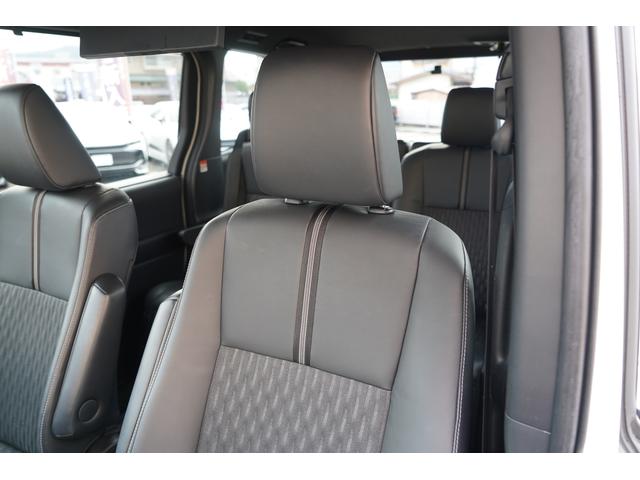 ����^�t�@�u���b�N�R���r�V�[�g����������ƃt�@�u���b�N�̑g�ݍ��킹���A�����ځE�����E�@�\�����o�����X�悭���˂��낦�Ă���V�[�g�������̎Ԃɍ̗p����Ă��܂���