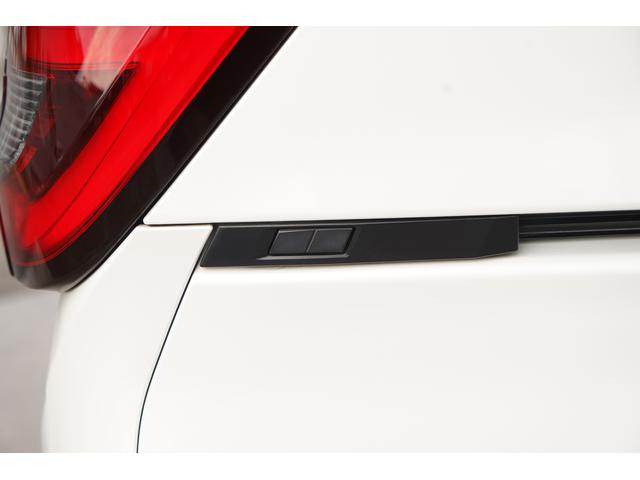 �p���[�o�b�N�h�A�X�C�b�`�������Ȃ�ƍ��E���A�t�F���_�[�Ƀp���[�o�b�N�h�A�X�C�b�`����������Ă��܂����Ԃ̉��ɗ����đ���ł���̂Ōジ���肷�邱�ƂȂ��A�m�F���Ȃ���C�ӂ̈ʒu�ň��S�ɊJ�ł��܂���