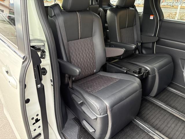 �`�h�r���莑�i���擾�������ЃX�^�b�t�ƁA��O�ҋ@�ւ̓��{�����ԍ��苦��̃v���̊Ӓ�m�ɂ���ĎԂ̏�Ԃ��_�u���`�F�b�N���Ă���܂���