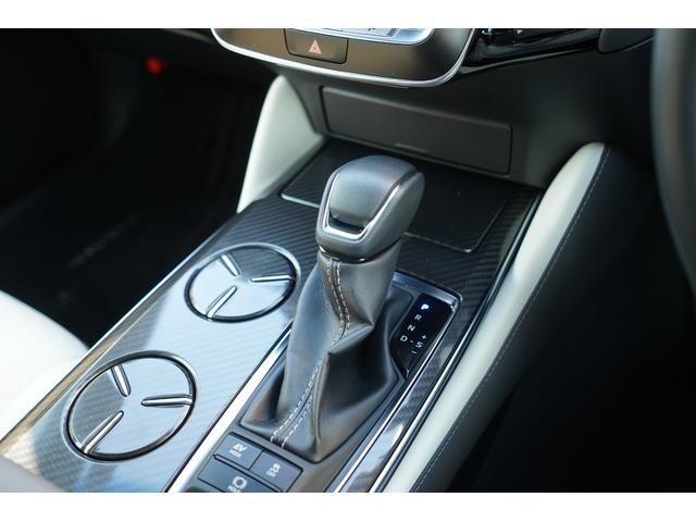 �`�s�V�t�g���o�[�������^�]�ȂƏ���Ȃ̊Ԃɔz�u����Ă���A���R�Ȏ�̈ʒu�ő���ł���悤�ɐ݌v����Ă���A�^�]���ł����K���X���[�Y�ȑ�������邱�Ƃ��ł��܂���