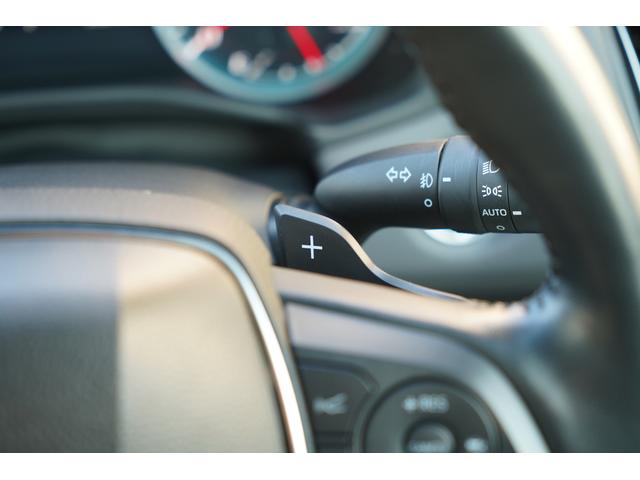 �p�h���V�t�g�������n���h���ɂ��Ă���p�h���Ŏ蓮�ŃM�A�`�F���W�ł��A�n���h�����������܂܃V�t�g�A�b�v�E�_�E�����삪�ł���̂ŁA�}�j���A���Ԃ̂悤�ȑ��슴���키���Ƃ��ł��܂���