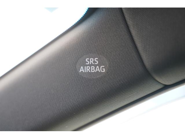 �r�q�r�J�[�e���G�A�o�b�N���������ʏՓˎ���ԗ��̉��]���ɏ���̓�����ی삷�邽�߂̃T�C�g�E�B���h�E�㕔����W�J����G�A�o�b�O�ł���