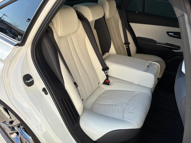 �`�h�r���莑�i���擾�������ЃX�^�b�t�ƁA��O�ҋ@�ւ̓��{�����ԍ��苦��̃v���̊Ӓ�m�ɂ���ĎԂ̏�Ԃ��_�u���`�F�b�N���Ă���܂���