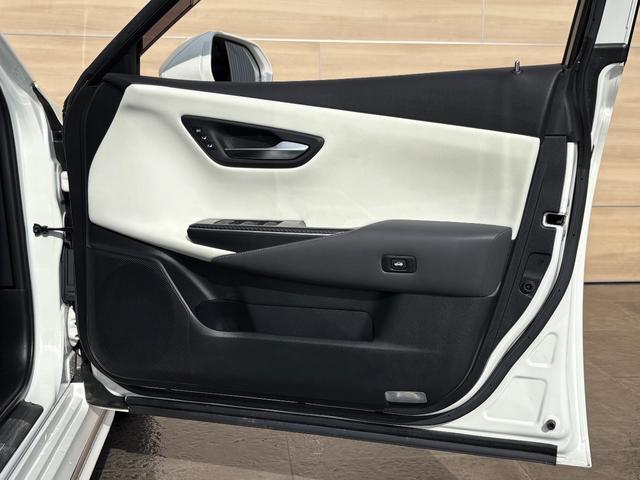 ���Ђ͒����^�A�ǉ��R�^�A�x�ǎw��H����������Ă���܂��B���_��Ԃ͎��ЍH��܂��̓f�B�[���[�ɂē_�������v���܂��B�Ԍ��c�̗L���ɂ���ĂP�N�܂��͂Q�N�_�������L�^��E�_���X�e�b�J�[�����Ĕ[�Ԓv���܂���