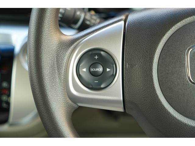 �X�e�A�����O�X�C�b�`���������s���Ɏ�𗣂����ɑ��삪�ł���悤�ɐ݌v���ꂽ�A�I�[�f�B�I���삪�ł���R���g���[���@�\�ł���