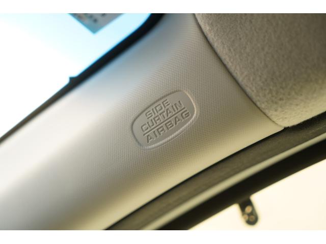 �r�q�r�J�[�e���G�A�o�b�N���������ʏՓˎ���ԗ��̉��]���ɏ���̓�����ی삷�邽�߂̃T�C�g�E�B���h�E�㕔����W�J����G�A�o�b�O�ł���