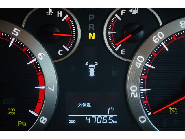 �N���A�����X�\�i�[�������Ԃ̎���̏�Q���Ƃ̋��������m���A�h���C�o�[�Ɍx������V�X�e���ł����Z���T�[�Ŏԗ��ƕǂȂǂ̐Î~���Ƃ̋��������m���A�u�U�[����f�B�X�v���C�\���Ōx�����Ă���܂���