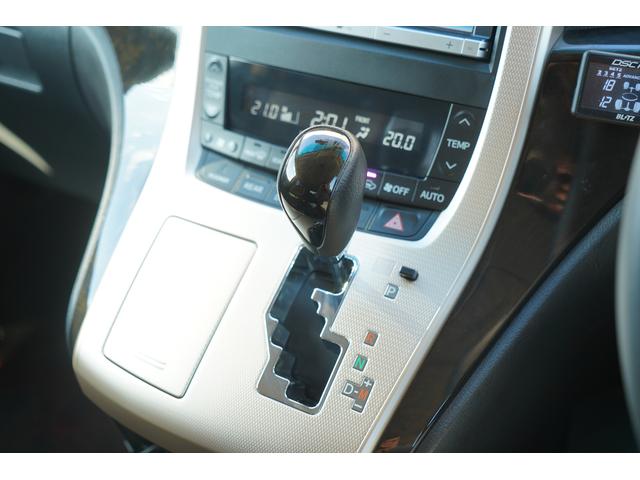 �^�]�ȂƏ���Ȃ̊Ԃɔz�u����Ă���A���R�Ȏ�̈ʒu�ő���ł���悤�ɐ݌v����Ă���A�^�]���ł����K���X���[�Y�ȑ�������邱�Ƃ��ł��܂���