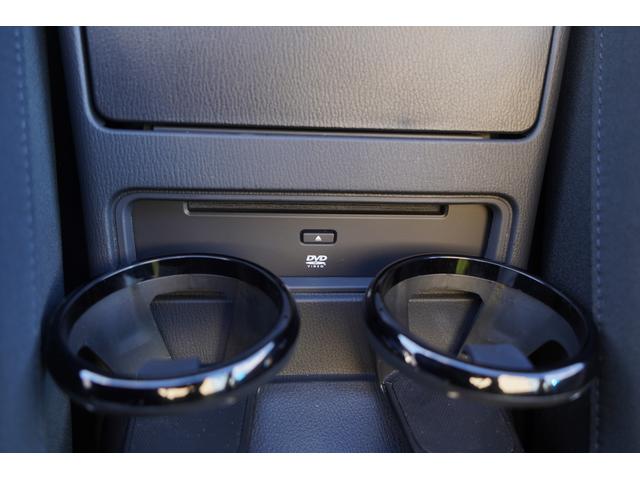 ���[�J�[�I�v�V�����̂c�u�c�E�b�c�v���[���[�������D���ȃA�[�e�B�X�g�̃��C�u�f���Ȃǂ��Đ����A�y���ނ��Ƃ��ł��܂����^�]�ȂƏ���Ȃ̊Ԃɐݒu����Ă��܂���