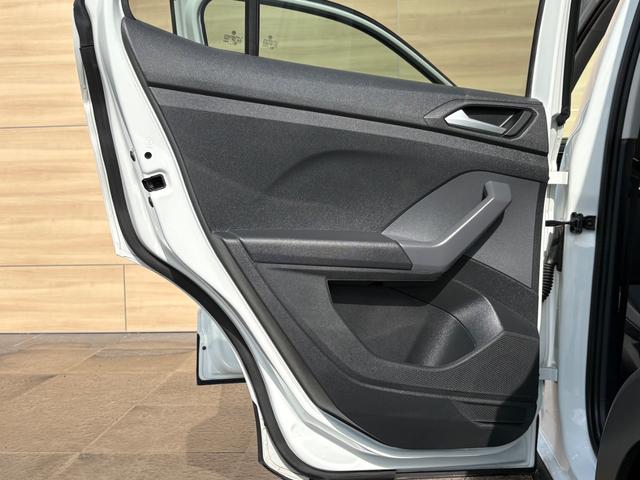 Ｔ－クロス ＴＳＩ　１ｓｔプラス　特別仕様車　純正８インチＳＳＤナビＴＶ　バックカメラ　駐車支援システム　パークディスタンスコントロール　ブラインドスポット　ＬＥＤヘッドライト　シルバールーフレール　ビルトインタイプＥＴＣ　ドラレコ（68枚目）