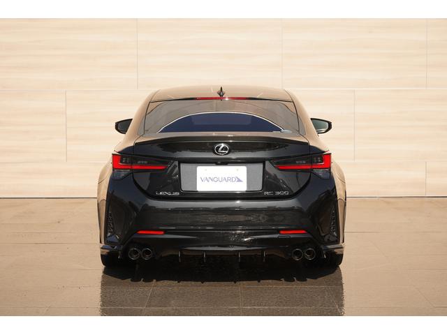 ＲＣ ＲＣ３００　Ｆスポーツ　マークレビンソン　ＴＲＤエアロ・マフラー　カーボントランクスポイラー　１０．３インチメモリーナビＴＶ　バックカメラ　ブラインドスポット　クリアランスソナー　３眼ＬＥＤライト　シートヒーター・クーラー（12枚目）